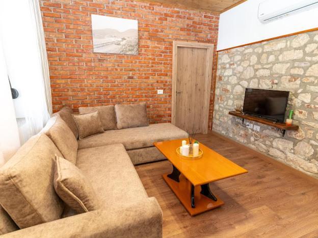 Roel Apartments Sarande Bagian luar foto