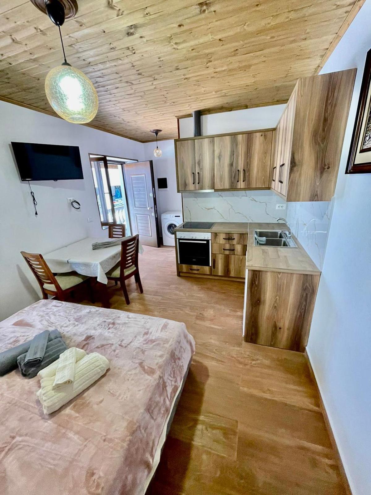 Roel Apartments Sarande Bagian luar foto